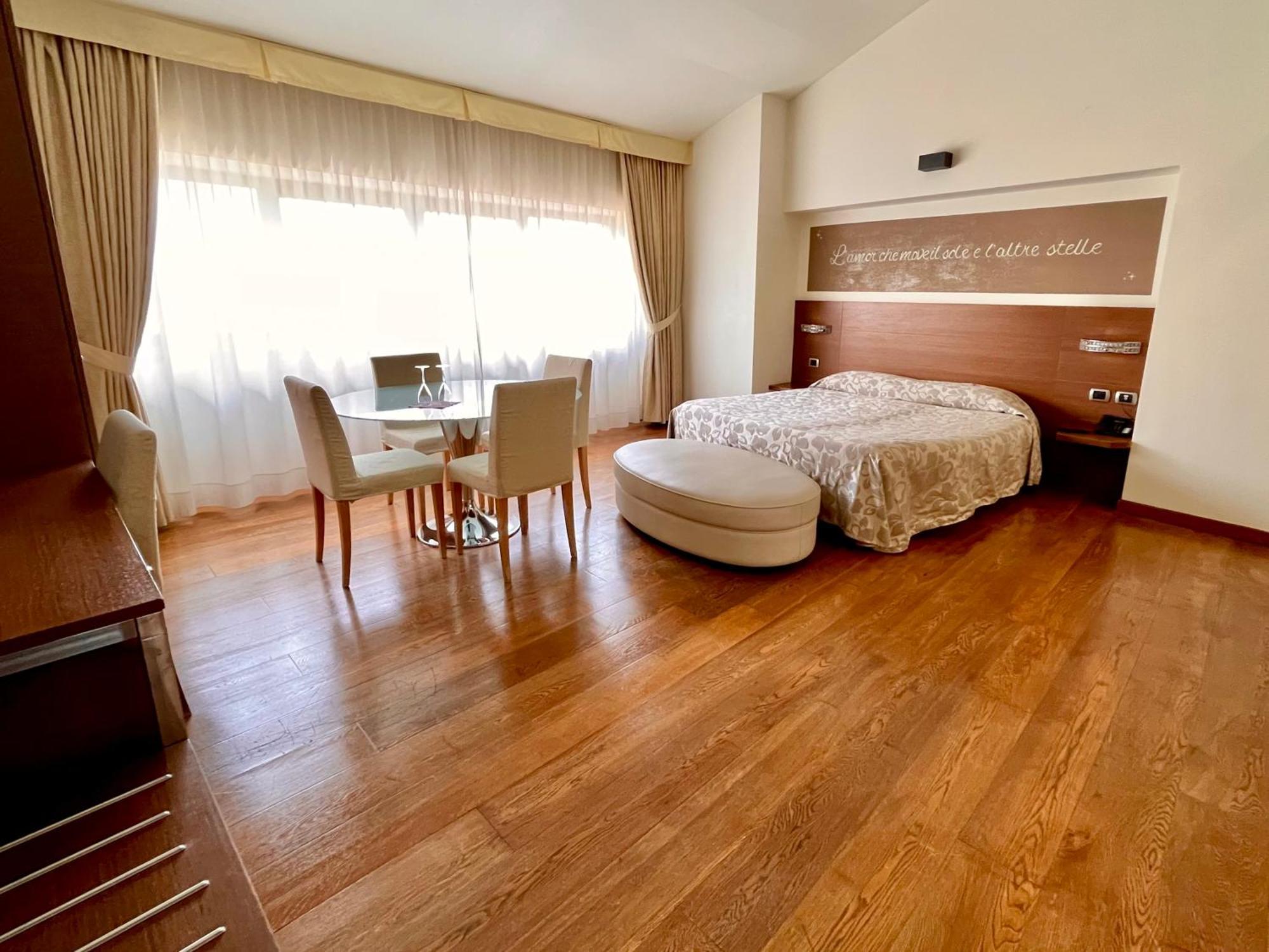 Hotel Lovere Resort & Spa Esterno foto